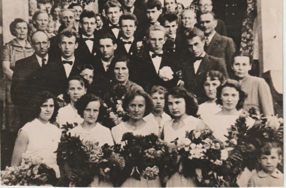 15. izlaidums, 1. foto – audzinātājas Dzidra Šteine, Hilda Vitmane