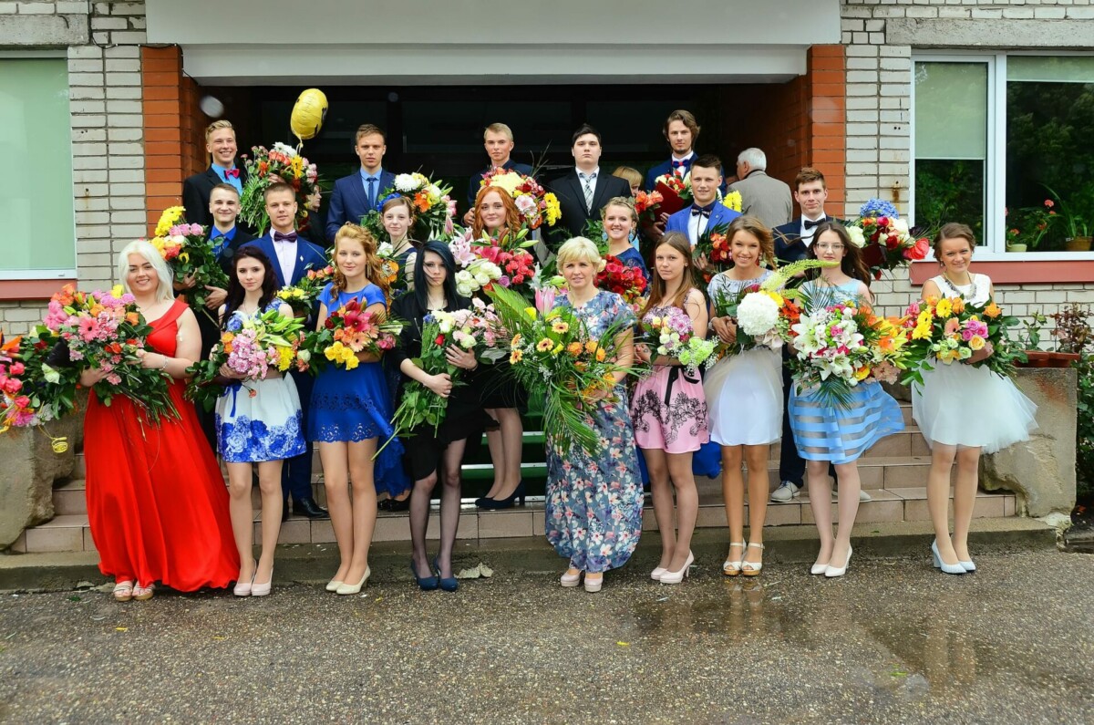 70. izlaidums, 2. foto – audzinātājas Inese Freimute, Valda Parema