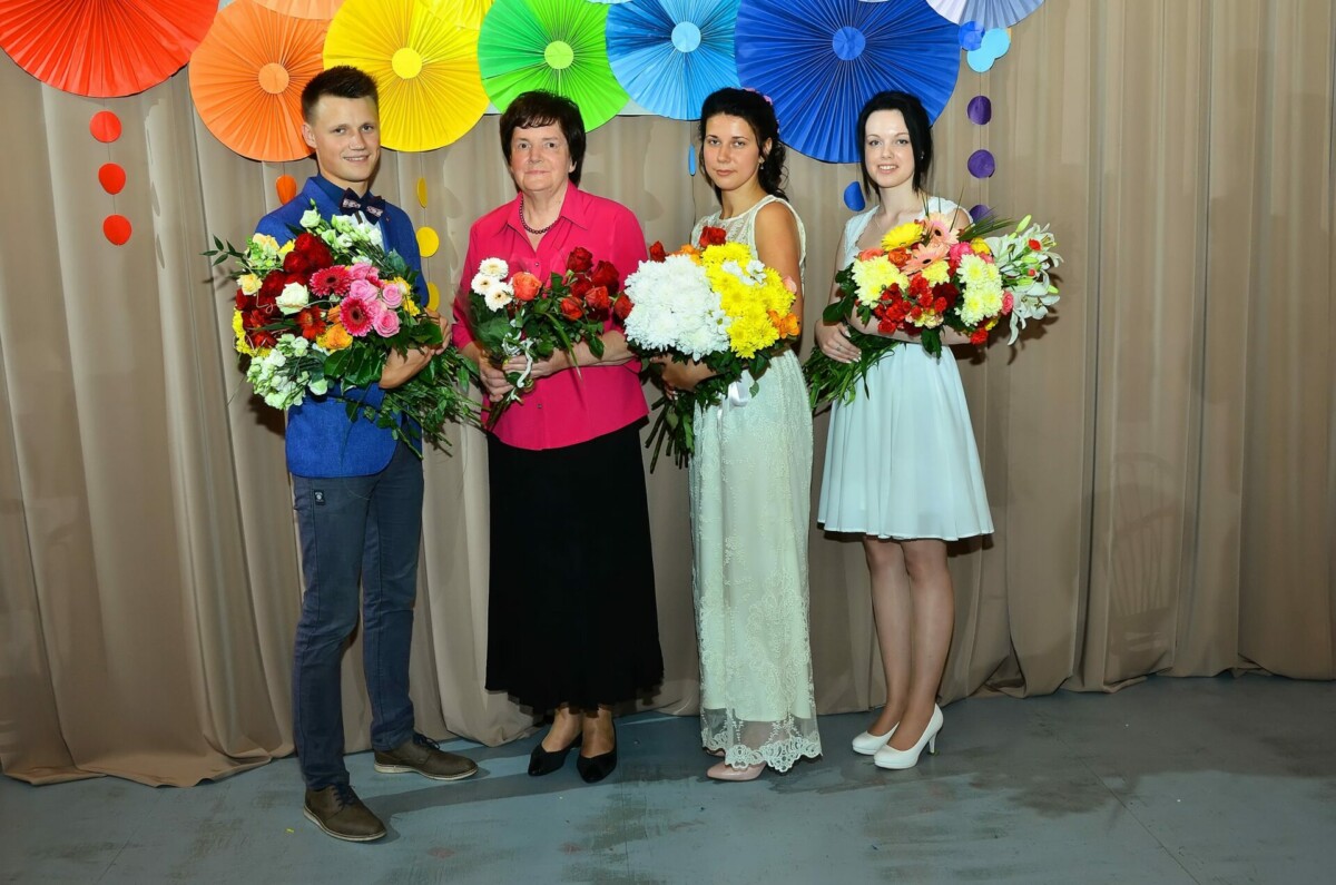 70. izlaidums, 1. foto – audzinātājas Inese Freimute, Valda Parema