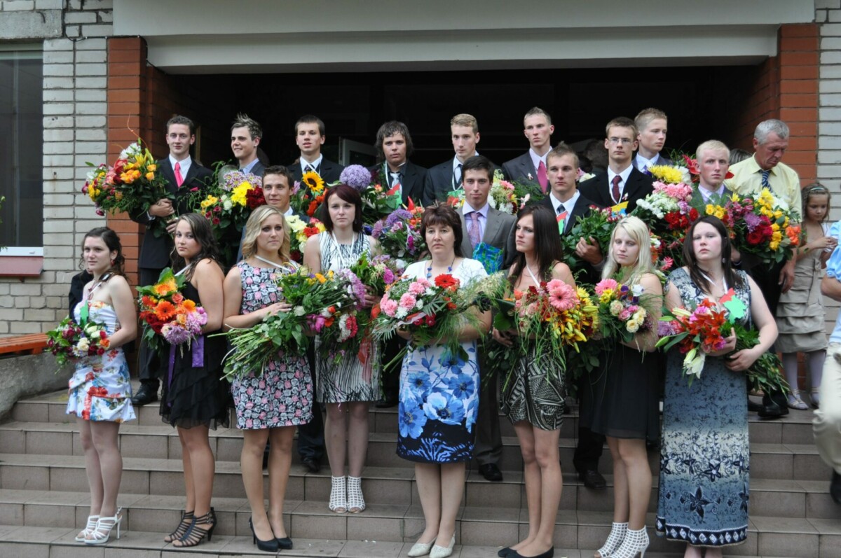 65.izlaidums  –  2.foto, audzinātājas Una Sila, Iveta Milta, Valda Parema